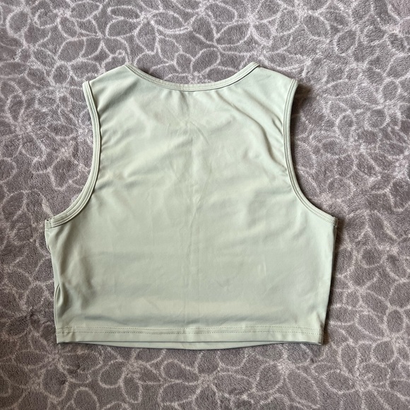 Pastel green cropped tank top - Picture 2 of 3